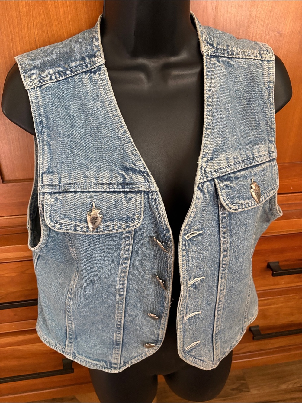 Vintage Liz wear 90s Women's Light Blue Denim- Sleeveless Jean Vest